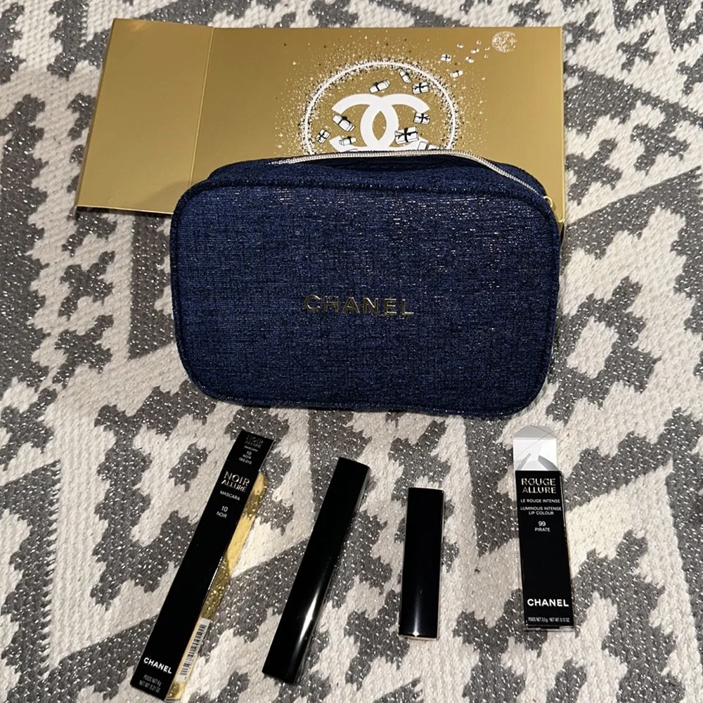 Host pick Chanel Absolute Allure Make Up Set Christmas Holiday 2023 Limited - Picture 4 of 7